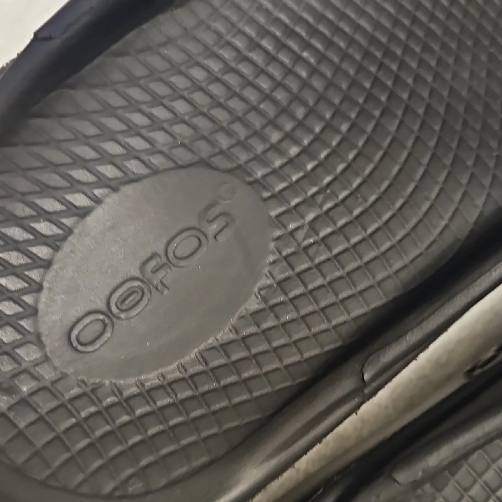 OOFOS Women's Black Sandals - Picture 4 of 8